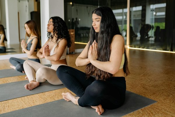 3 façons dont le yoga peut profiter à l'homme d'affaires